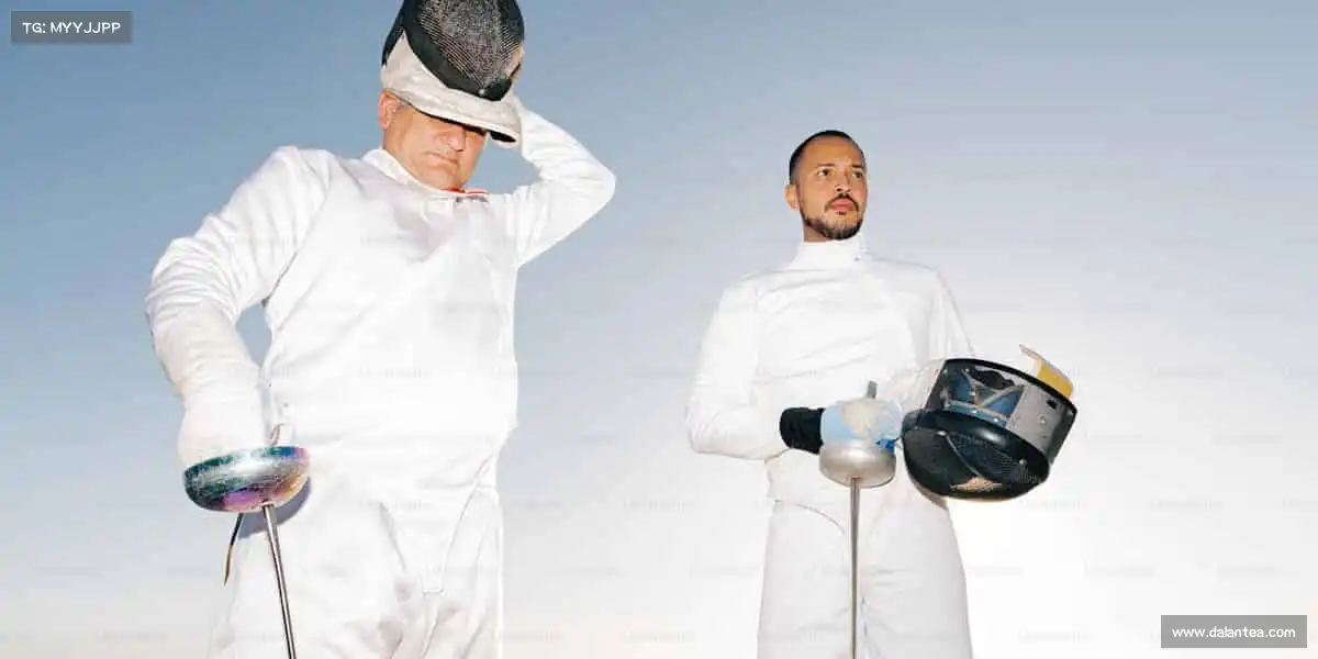 西汉姆联足球俱乐部🧗向上攀登的每一步,都是对巅峰的渴望 —— 征服高山,也征服自己!